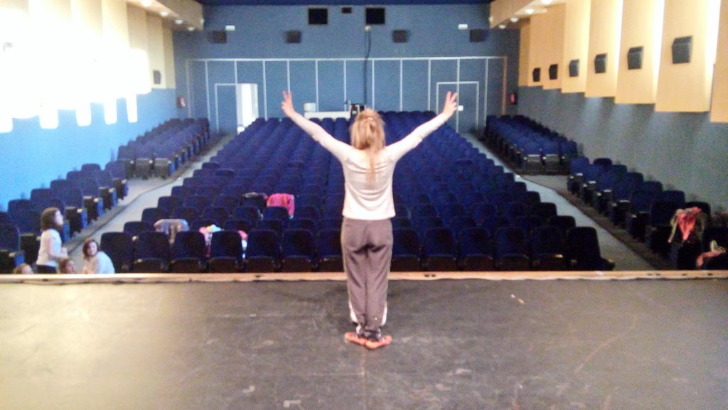 Lan eta lan gabiltza...19a iristeko gogoekin!!!! 
#ZentzumenekinDantzan