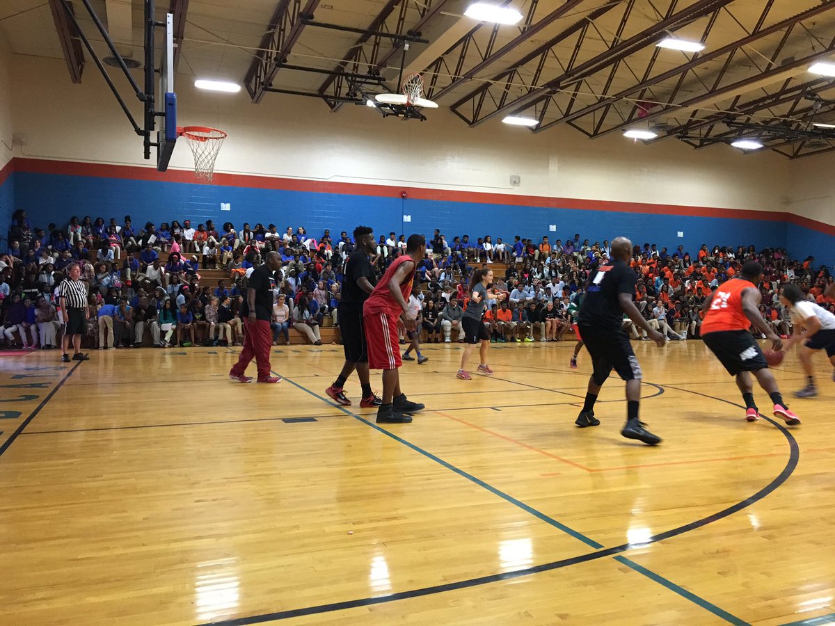 edelman_cindy's tweet photo. Faculty student basketball game at Highlands Middle, students had two do two acts of kindness and 2 Ireadys. https://t.co/5oE8OamfUi