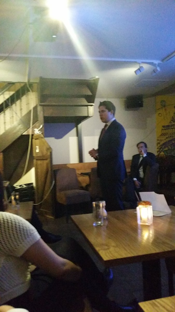 VVDYP's tweet photo. Nu @LvanDoeveren met zijn ervaringen vanuit zijn tijd in Brussel bij het Europees Parlement https://t.co/oDWKtLyjGq