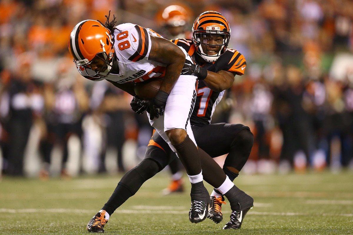 WEWS's tweet photo. #BREAKING: @Browns end contract with wide receiver #DwayneBowe https://t.co/m6VohBm2uF https://t.co/mMGMl7wIml