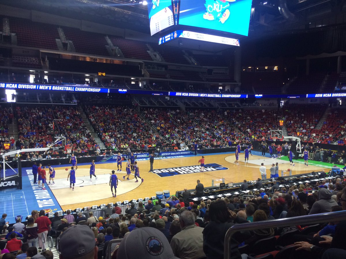 betsizzled's tweet image. Open practice in Des Moines! @KUAthletics #MarchMadness #NCAATOURNAMENT