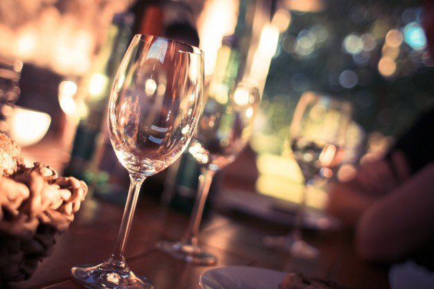 MTV_Italia's tweet photo. It's #wine o'clock! What is your #WineWednesday? https://t.co/57m0lPutgm