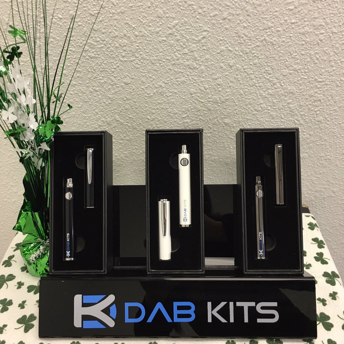 DabKits's tweet photo. St Patty's Day GIVEAWAY!
LIKE THIS POST to win a Stealth pen!#dabkits #giveaway #StPattysDay https://t.co/gxhxCW7Wzl