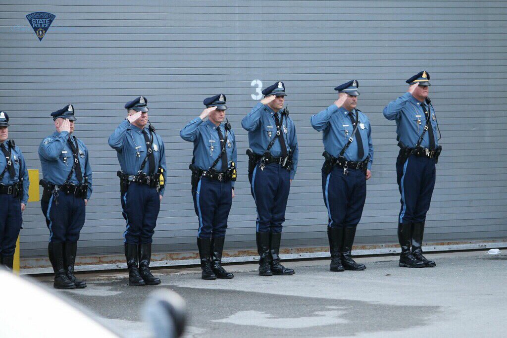 MassStatePolice's tweet photo. Brother &amp; sister troopers paying respect while Tpr Tom Clardy is escorted to the State ME's Office. #RIPclardy https://t.co/K01xwKXo9a