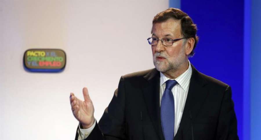 Rajoy: "Por las carreteras deben ir coches y de los aeropuertos tienen que salir aviones" atres.red/7mczr