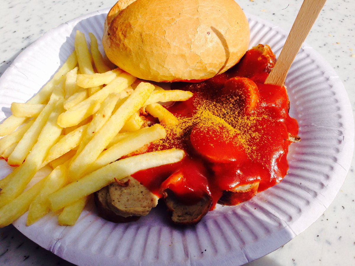 #Latergram Verkostung der Bratcurrywurst auf dem Messegelände Hannover. Hunger, in Eile, musste sein. Nicht #Curry_S