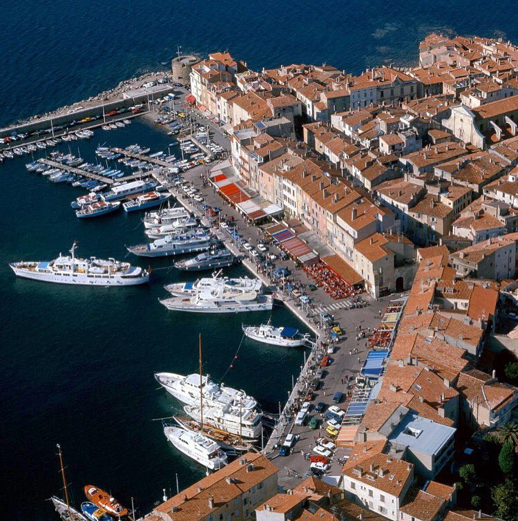 порт сан тропе. сан тропе город во франции. франция город сан. лазурный берег сен тропе. сан-тропе франция.