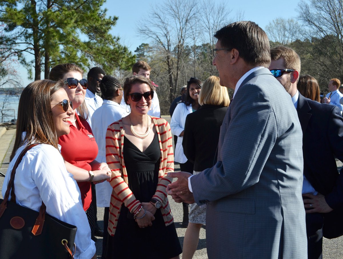 ConnectNCGov's tweet photo. Governor McCrory thanks voters for passing #ConnectNC investments: https://t.co/LakCweJNFR https://t.co/qhUpFEc05I