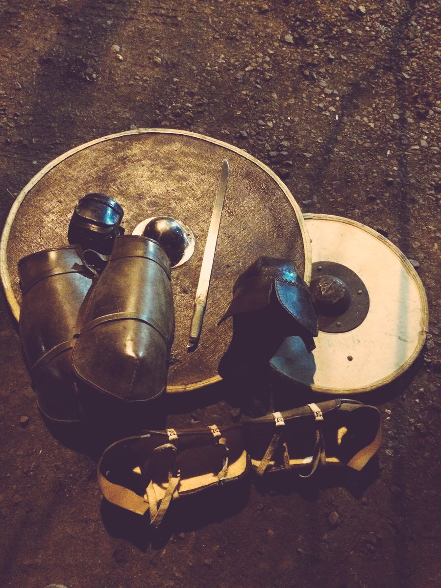 Caninus03's tweet photo. Training für heute erledigt. Jetzt heim zu meinem Weibchen. #Vikings #Freefight #feierabend https://t.co/kRfEuIyLbf