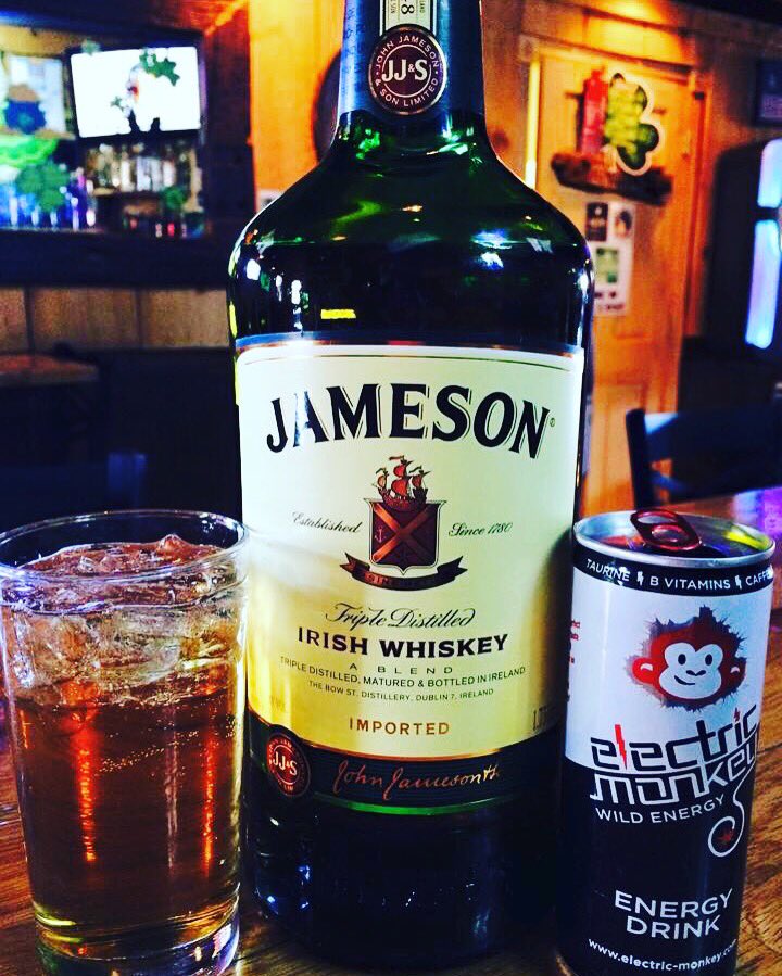 EnergizedMonkey's tweet photo. #PintHouse hosting #MadnessOnMerchants #StPatricksDay โ #IrishMonkeys #GreenBeer & Free Samples! @EagleBrews_Buzz https://t.co/6v7PgfUEa5