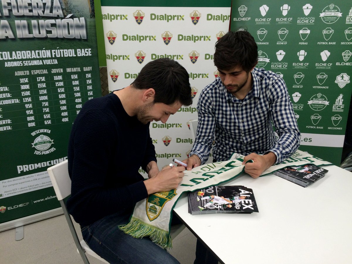 elchecf's tweet photo. GALERÍA | José Ángel y @AlexFelip8 disfrutan con la afición en Dialprix. https://t.co/LTldTO3d32 ¡Gracias a todos! https://t.co/X6snzkx3R4