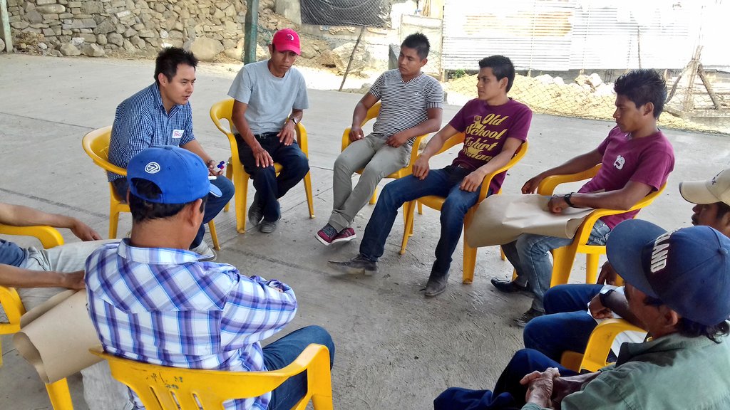 Peegissh1's tweet photo. Taller con hombres "Por la NO violencia" Pahactla, Atlapexco. #ConstruyendoFuturo @GeraGarcia04 @Salud_Hidalgo https://t.co/0oZFoLmx3x