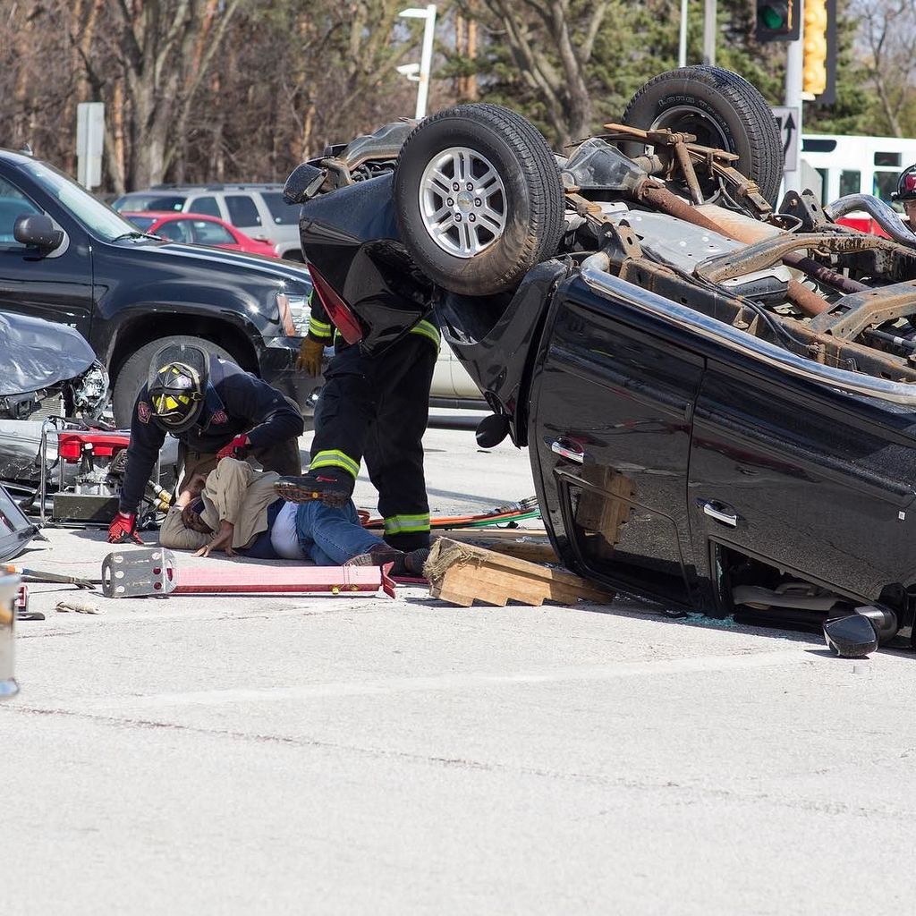 JonahNotSoWhite's tweet photo. Rollover accident just after 2pm on 43rd and Good Hope Rd. https://t.co/ev0cpA5Dq4 https://t.co/M3e595ycK2