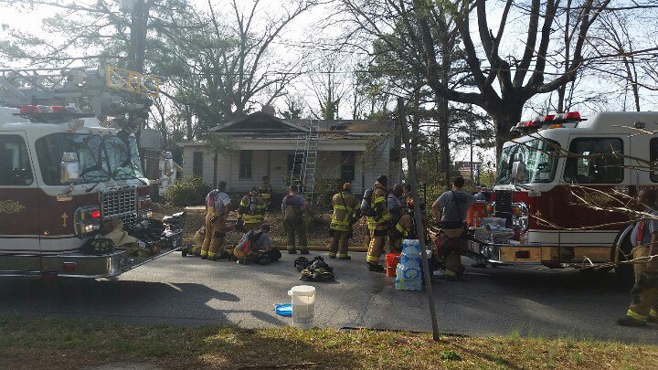 BrieHandgraaf's tweet image. One ff at hospital for hear exhaustion while other #rmfd continue to battle at #DuelingDowntownInfernos