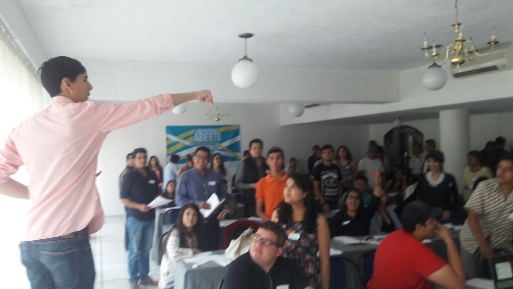 MukiraOrg's tweet photo. @karlaredr y @pavel_lau de Grupo Re moviendo a los chavos de Michoacán con los Circulos de Oro. #LabMich #OpenMich https://t.co/iVdL1Wfwo0