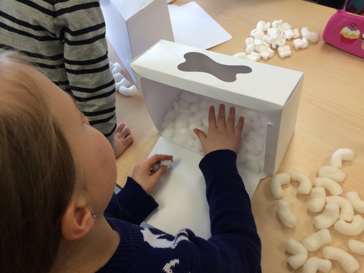 ClaireKreuger's tweet photo. We're working on dioramas with the kindergarten class. Thinking about #grabilly #gra2015 https://t.co/yNNmA1aSaQ