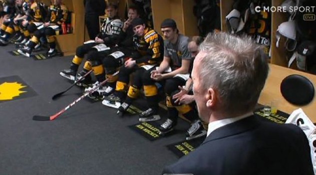 Hans Wallsons kritik efter bilderna från omklädningsrummet: "Det är inte okej" expressen.se/sport/hockey/s…