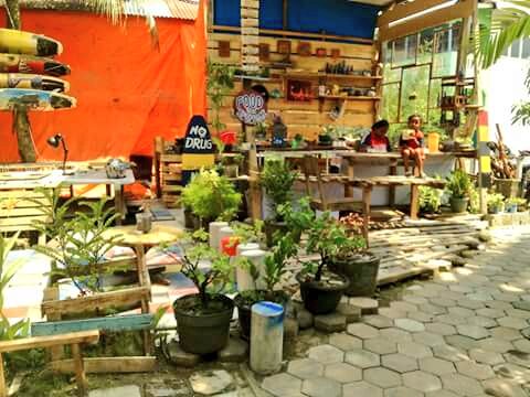 OwnRian's tweet photo. "Kadai belanak" hanya di sini yg menyediakan gallery. Art dan edukasi,minuman,makanan, Open 05:00.@minangsedunia pdg https://t.co/Q0fn9cNUMO