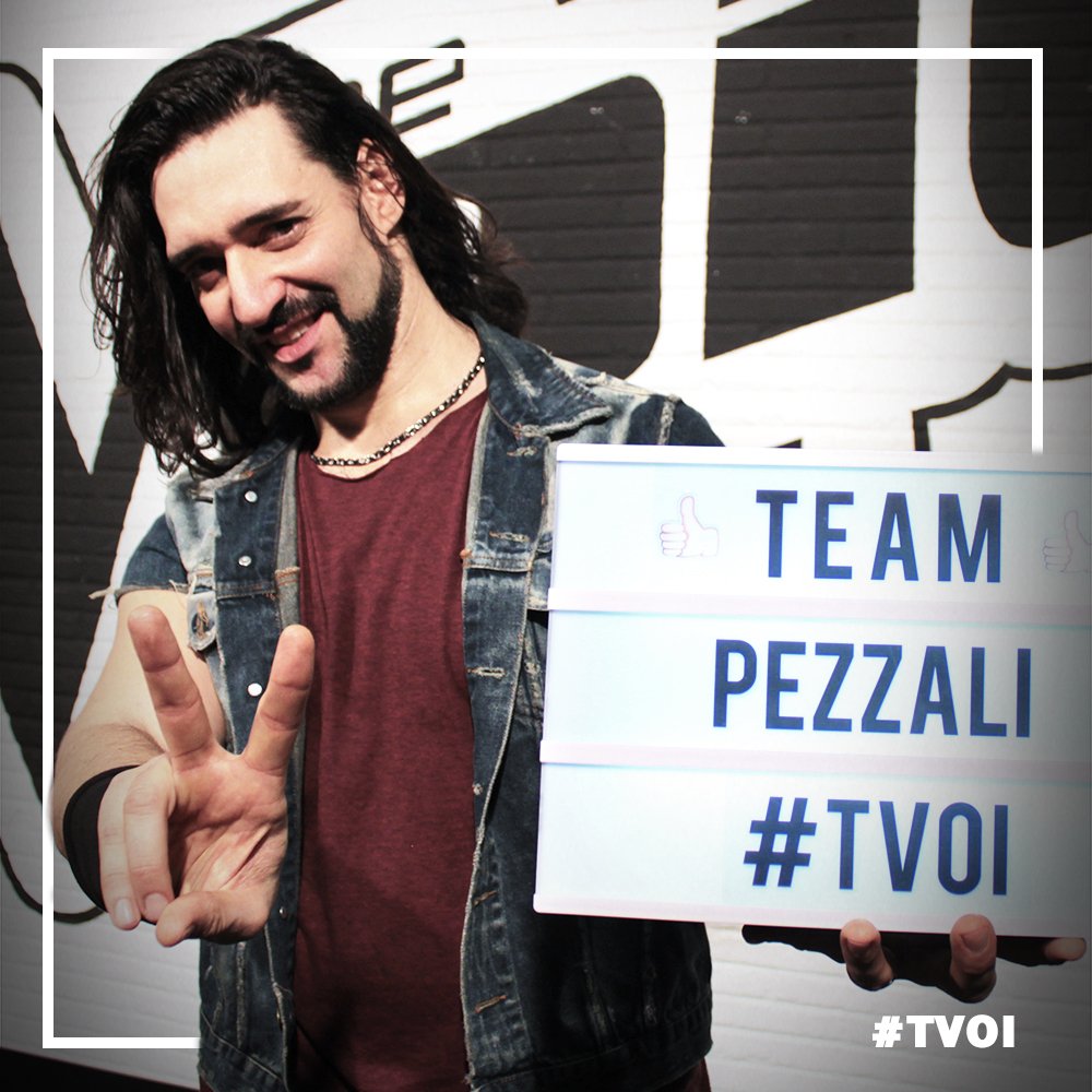THEVOICE_ITALY's tweet photo. 🎸 #TEAMPEZZALI 🎸 per @ianlucente! #TVOI https://t.co/YMirb6OjDK