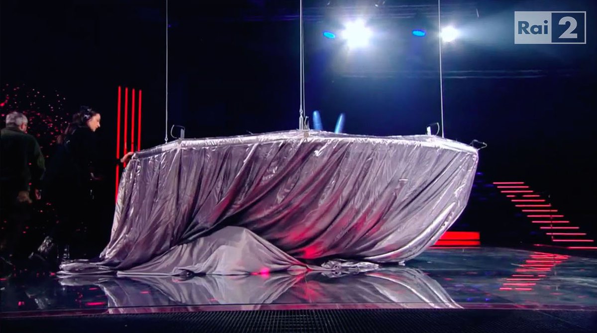 THEVOICE_ITALY's tweet photo. #QuintoCoach tocca a voi! È tempo di #BLINDBLIND! #TVOI https://t.co/8QcSLI7NKH