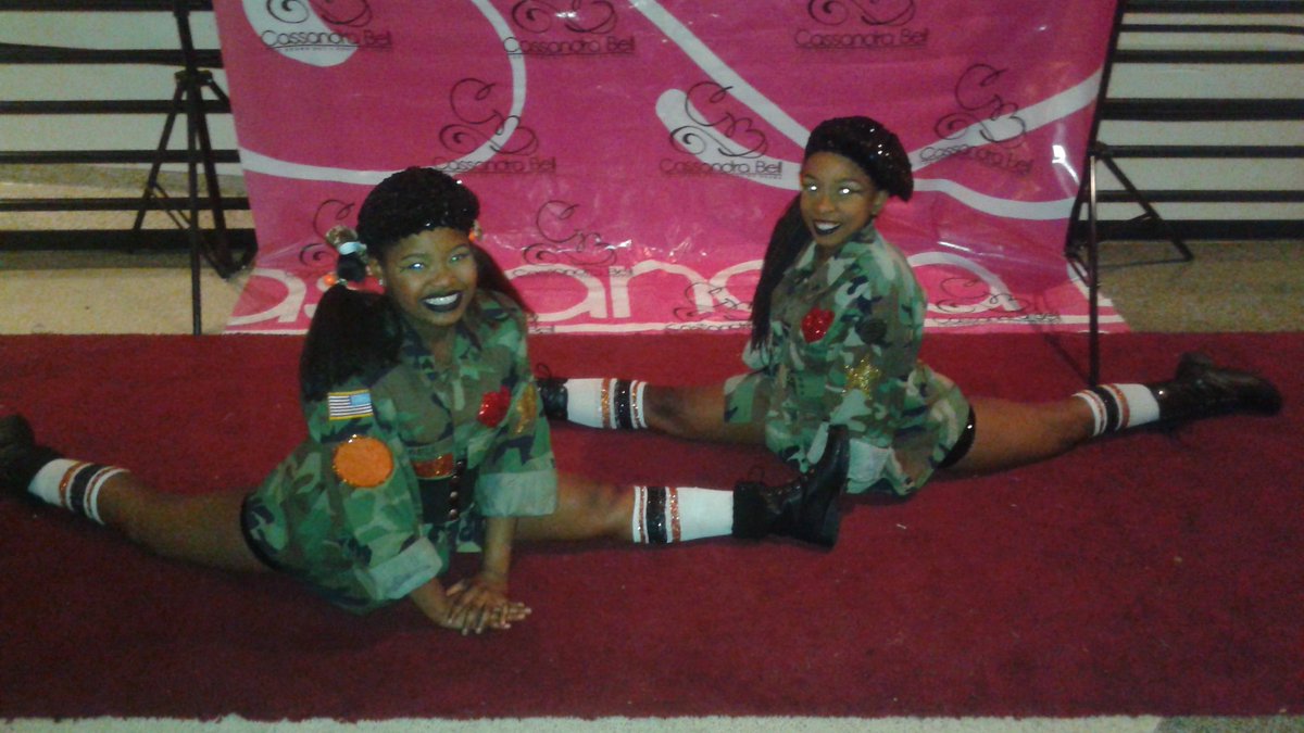 CRYSTYLISH1's tweet photo. Ok ladies now let's get in #FORMATION! #IAMD4ML after dancing n the play #BrokenWindows2 at #HWCCCHICAGO 3-12-16! https://t.co/q2ekfa4xtM