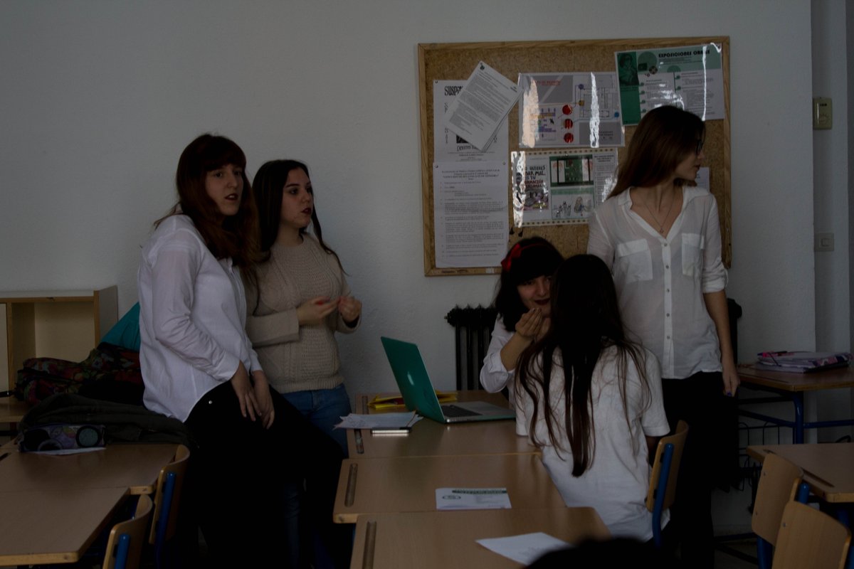 PartidoJuvenil2's tweet photo. Dia de exposiciones!! (Perdon por el retraso, nuestro fotgrafo @acousticman96 ha tenido un dia completo xD) https://t.co/JWQcqBICwU
