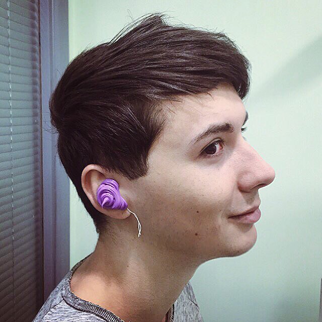 i had a mould taken of my ear today it was like an alien pooping in my ear but in a strangely comforting way 👽💩