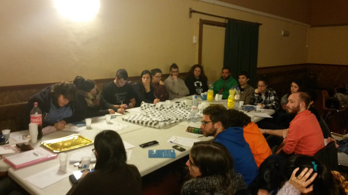 esplaisMCECC's tweet photo. Celebrem CRZ març a Esplai Xiroia presentem les activitats del @cjbcn #treballemtrobadeszona #pasqües #SomMCECC https://t.co/fPCVpxPzNN