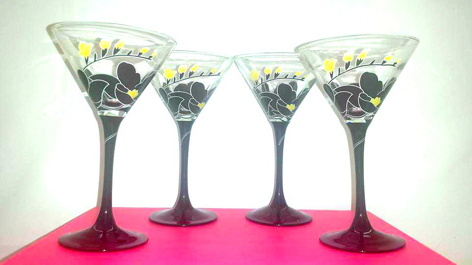 JunkYardBlonde's tweet photo. https://t.co/CP3gegto9P #Vintagestemware #CristalDArques #Durand #France #Anais #MartiniGlass #BlackStemware https://t.co/BL8pzhkddl