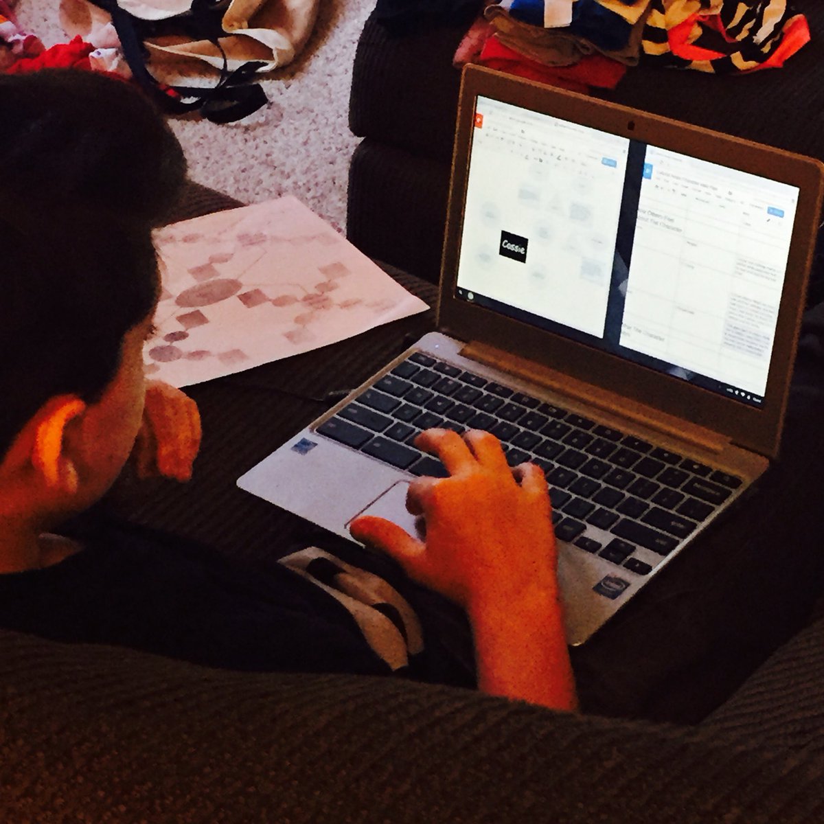 Mrs_VDS's tweet photo. Split screen, Google Drawing mind map #d303google #definitelymykid https://t.co/nnHWYraR8l