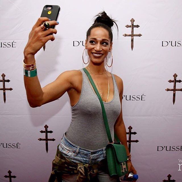 tytryone's tweet photo. The gorgeous @alexisastoudemire ❤️😍💡✨#TyLite #SpotTheYellowDot 🌕 #TyLiteTakeOver #DUSSELA… https://t.co/ou541dUX45 https://t.co/30SR4Ckbwz