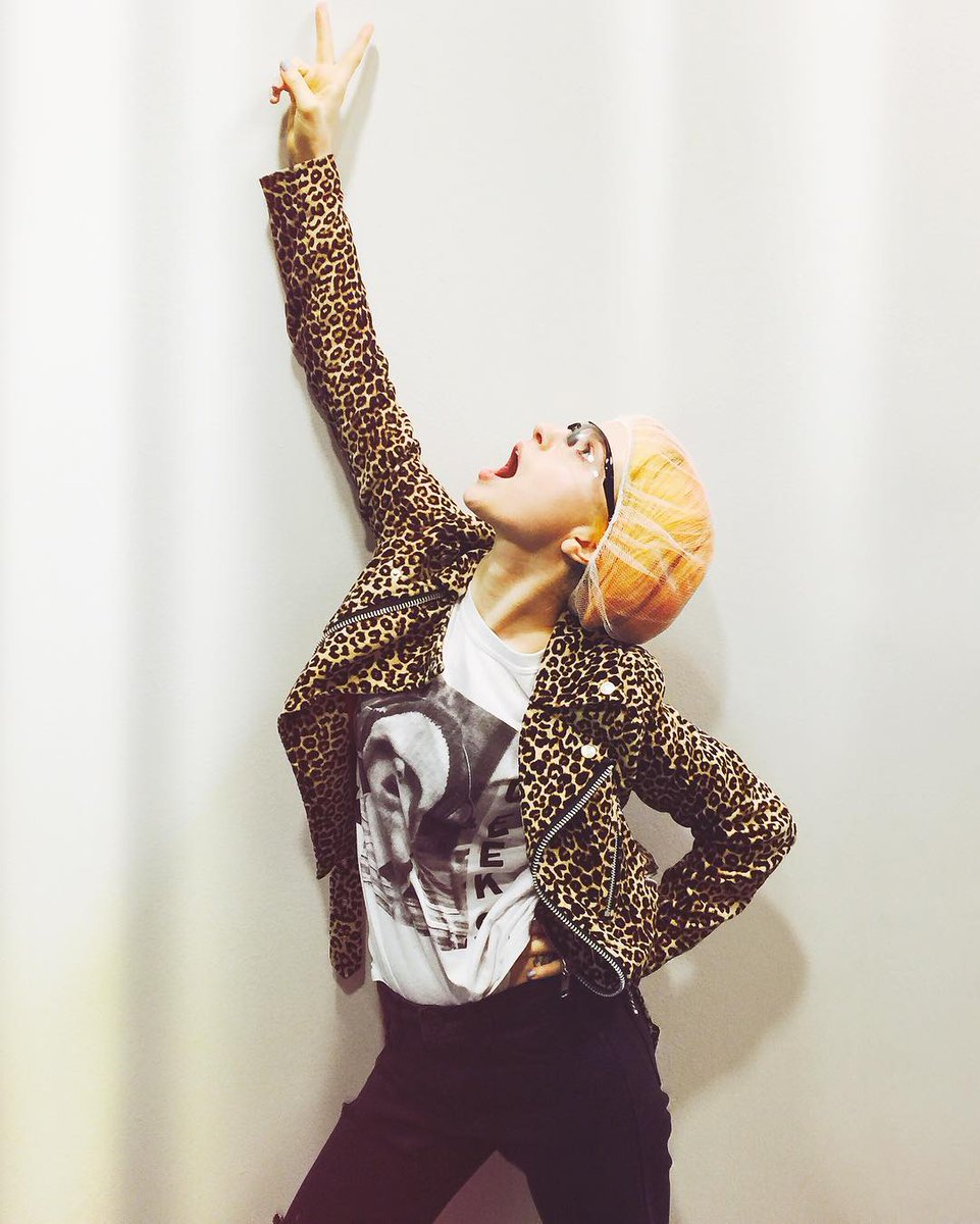 PmoreUpdates's tweet image. .@gooddyeyoung: Up in the lab 👓🔬