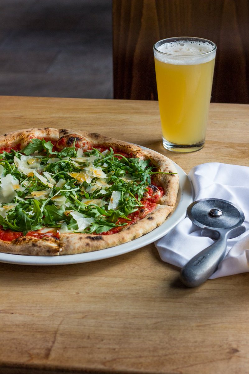 The pizza hack of the week is the Arugherita, a twist on the Margherita topped with fresh arugula #FamosoPizzaHacks