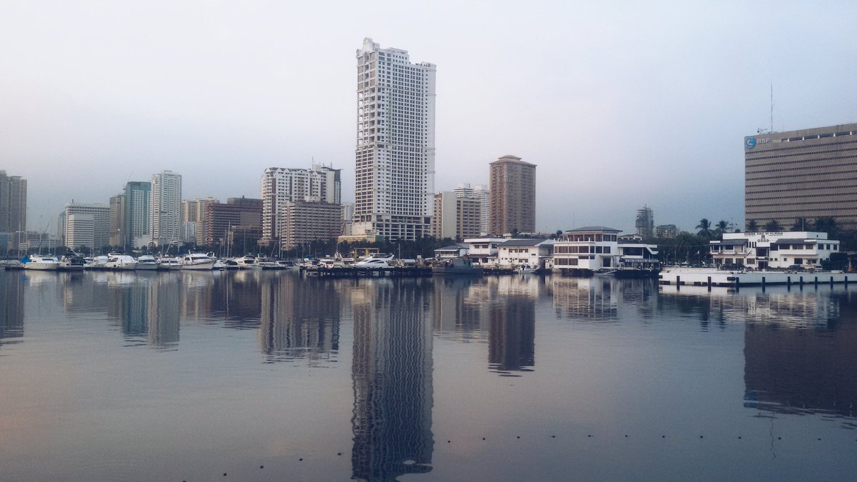 Dipinggiran kota Manila, ada Manila Bay! #getlost113 #30paspor2016 <a href="/Rhenald_Kasali/">Rhenald Kasali</a>