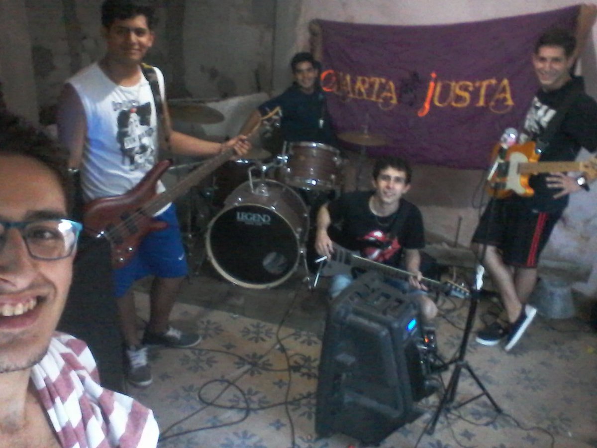 Cuart4ROCK5's tweet photo. "Ya no quiere nada
no le importa nada" ..

https://t.co/nAEOqXo4T4 

Fotito de hoy, ensayo a full! #Cuart4Justa https://t.co/Vxyl4DfVmR