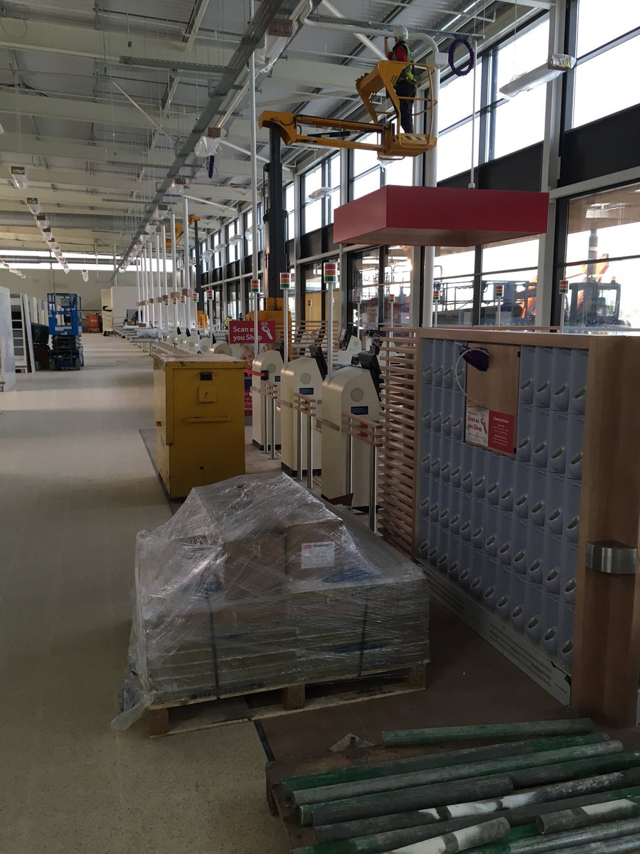 Bicester superstore progressing on produce and checkouts <a href="/19Paul77/">Paul Phillips</a> <a href="/BicesterTesco/">BICESTER TESCO</a>