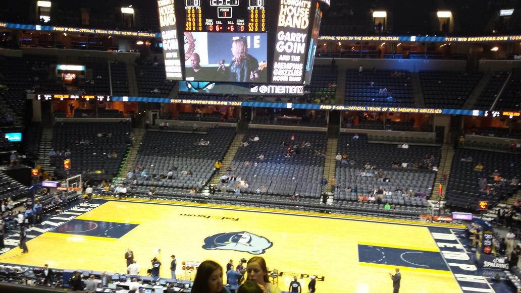 dmmjr24's tweet photo. @memgrizz at my first @NBA game #GoGrizzlies #nbastl bring NBA to st. Louis. @D1BasketballSTL @Nelly_Mo https://t.co/KFsp6i59Jr