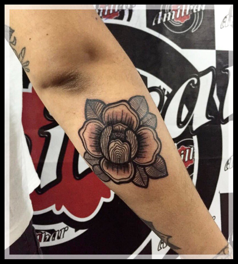 amilkartatuajes's tweet photo. Tattoo by #DrErnest #rose #rosetattoo #blackwork #tattooartist #tattoo #amilkartattoo #amilkartatuajes #cordoba https://t.co/Ia3trThgrM