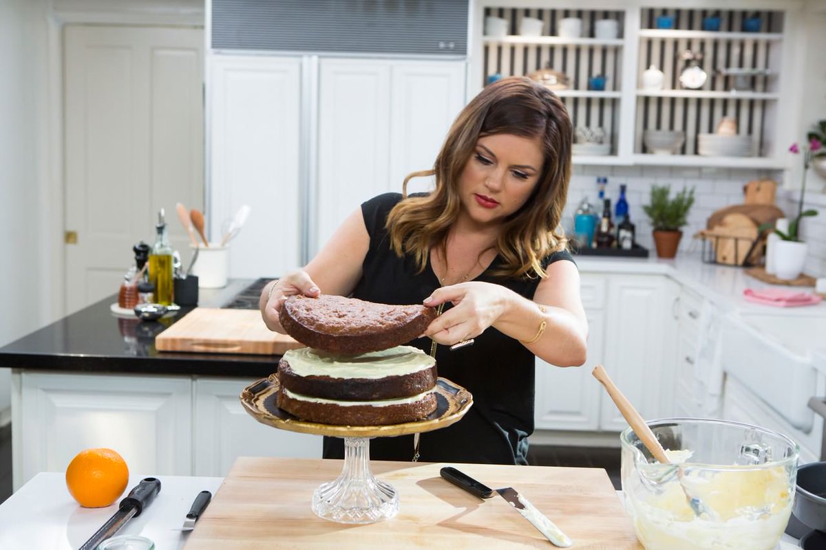 TiffaniThiessen's tweet photo. Thank God for #jillsmith! Helping with Naked Carrot Cake https://t.co/HcXxazkfS6 @cookingchannel #dinnerattiffanis https://t.co/FdtRA6N2YC