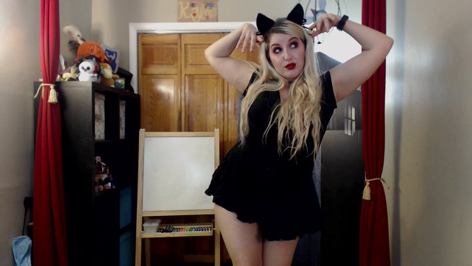 It's kitty cat time! Mreow! =^.^= https://t.co/mp8SXn1mor https://t.co/2qcio4hdvB