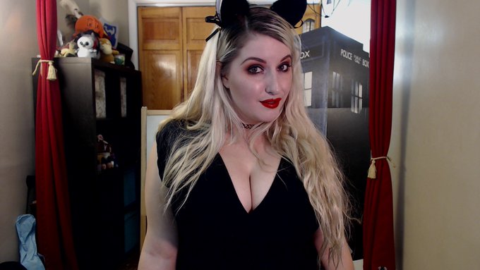 It's kitty cat time! Mreow! =^.^= https://t.co/mp8SXn1mor https://t.co/2qcio4hdvB