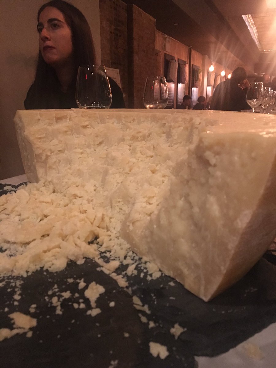 SneakySputnik's tweet photo. If you love pizza and cheese this is the place! #everythingitalian #pizza #midtown @BELLESnREBELLES https://t.co/slT89jlye2