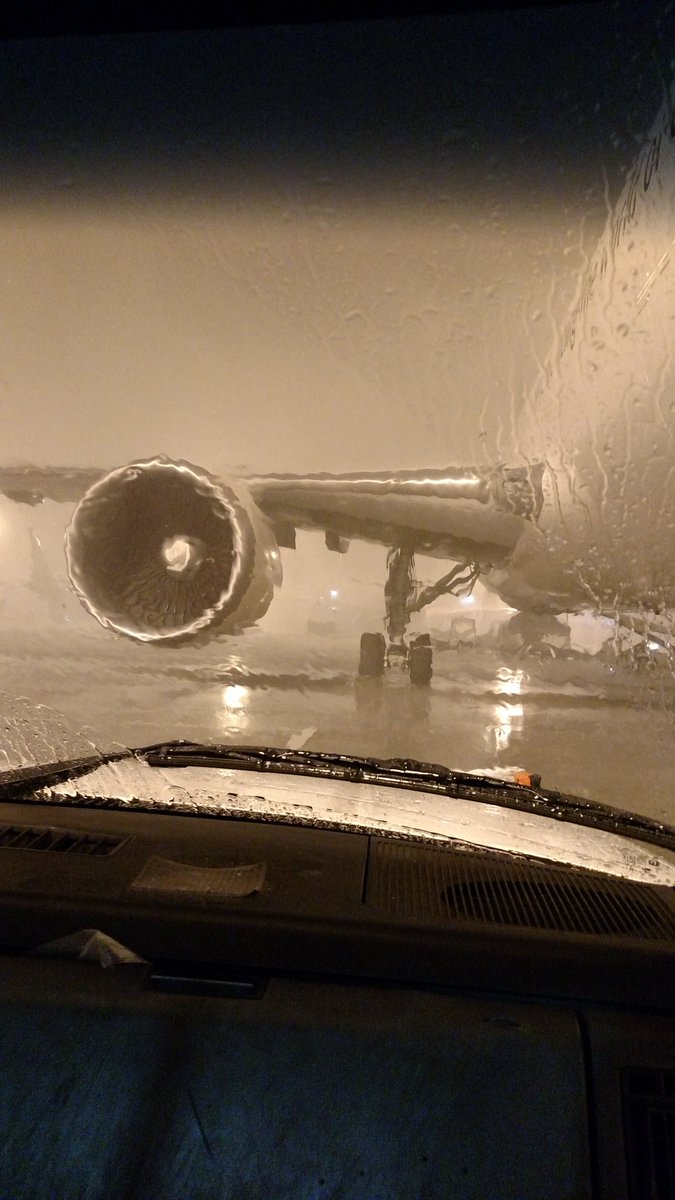 Mechancmonkey13's tweet photo. Last night at departure. #dontmakemegetout #onlyràinedfivemin https://t.co/0EpyvVou2d