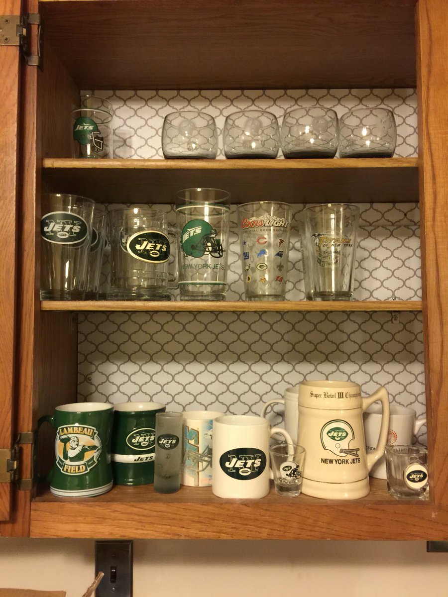 JordanLvsNYgrls's tweet photo. That time when you move in with @L7Panda and he says "Don't worry, I have glasses." 😂 #JetsFanLife https://t.co/KEn5h8tof3