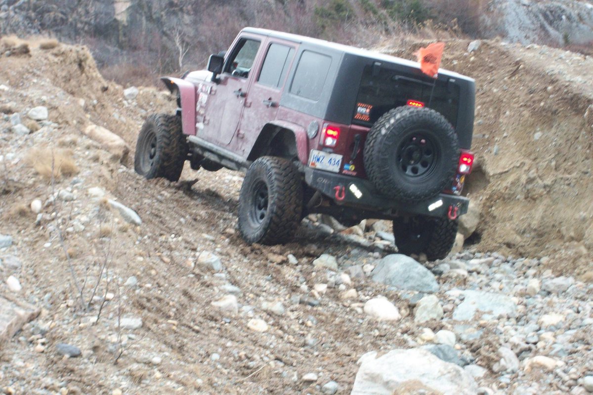 Symmzy's tweet photo. Locked in and climbing. #jeep #nljeepowners #jeepjk #rockkrawler #nittotire #eatonlocker #orfab #nloffroadsociety https://t.co/0wiGtiVT51