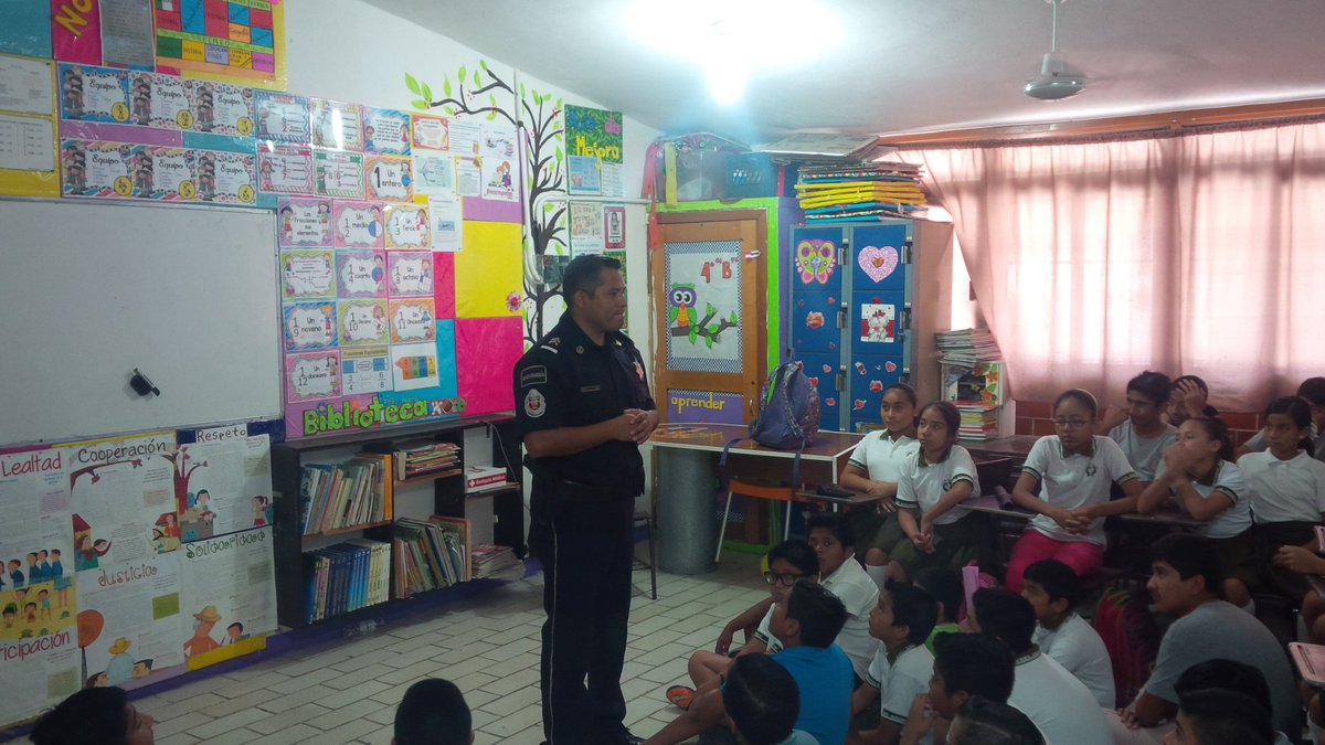 #Gendarmería presente en nuestra escuela. Plática a alumnos de 6o. Grado. Gracias! <a href="/ManelichCC/">Manelich Castilla Craviotto</a> <a href="/PoliciaFedMx/">Policía Federal Mx</a>