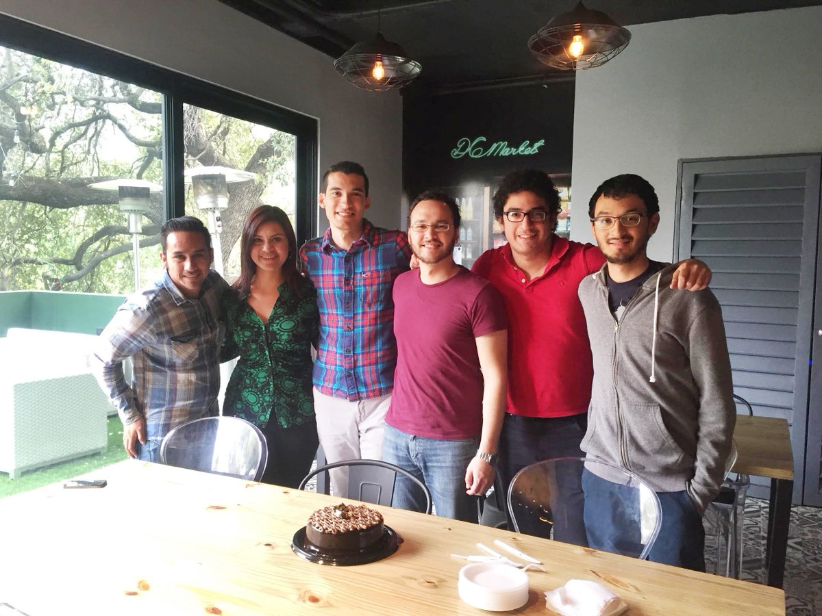 wearedisblu's tweet photo. ¡Festejando el cumpleaños de nuestro compañero Antonio! https://t.co/CKwjxuXqxW