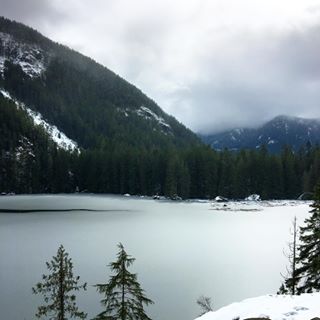 Olym_Picture's tweet photo. A very icy #lenalake 🌨🌨🌨 #northwestisbest #beautiful #olympics #springsnow #getfit #vegan... https://t.co/OIH7hGKDyu https://t.co/bmjOqwd84F