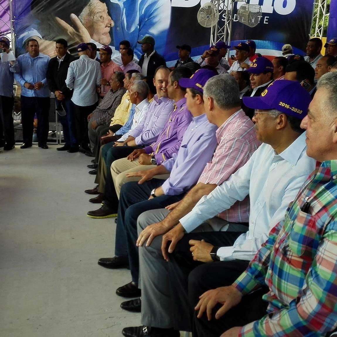 VarverdeConSoto's tweet photo. Mi gente activa en la Frontera @sotojimenezv incansable @verasjjj @tavarezsuarez @DanielGuillenG @luisVferreras https://t.co/kSgOkoIa8K