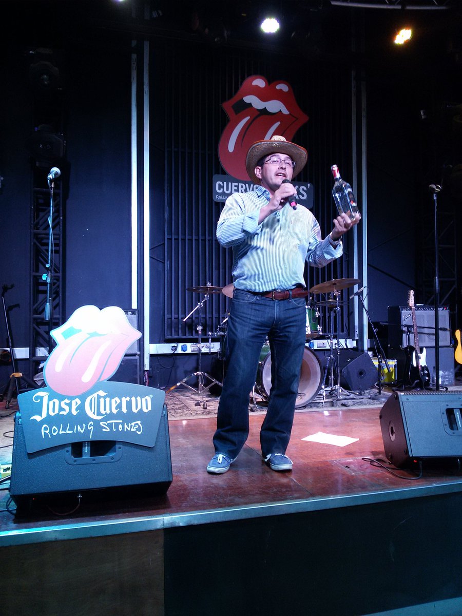 JoseCuervoCl's tweet photo. Jose Miguel Escarate, nos cuenta la historia de #CuervoRocks y la relación de @RollingStones con el tequila! https://t.co/mtbCX0JmRS